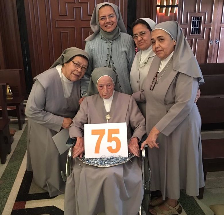 congregacion de religiosas adoratrices