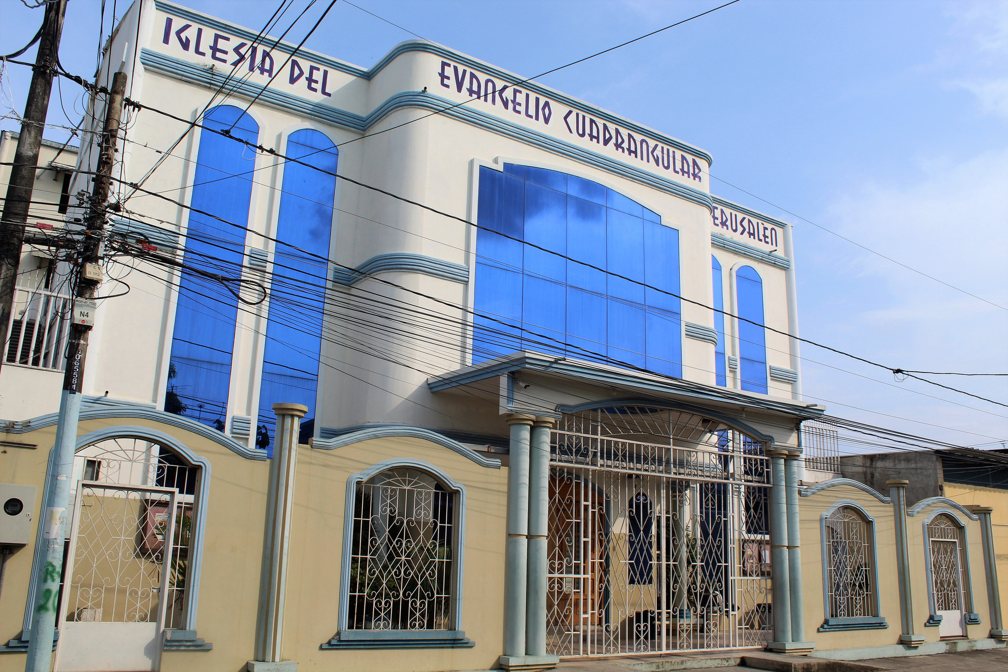 edificio administrativo iglesia del evangelio cuadrangular independencia